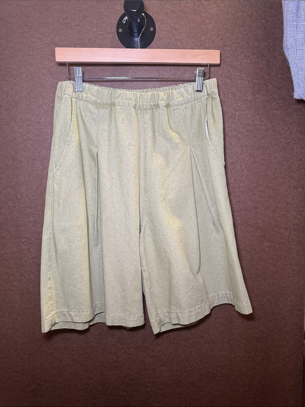 Gracia Women's Flat-Front Shorts in Light Olive